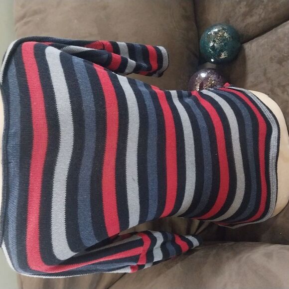 One Clothing Navy and Red Knit Lightweight Sweater - Picture 3 of 4